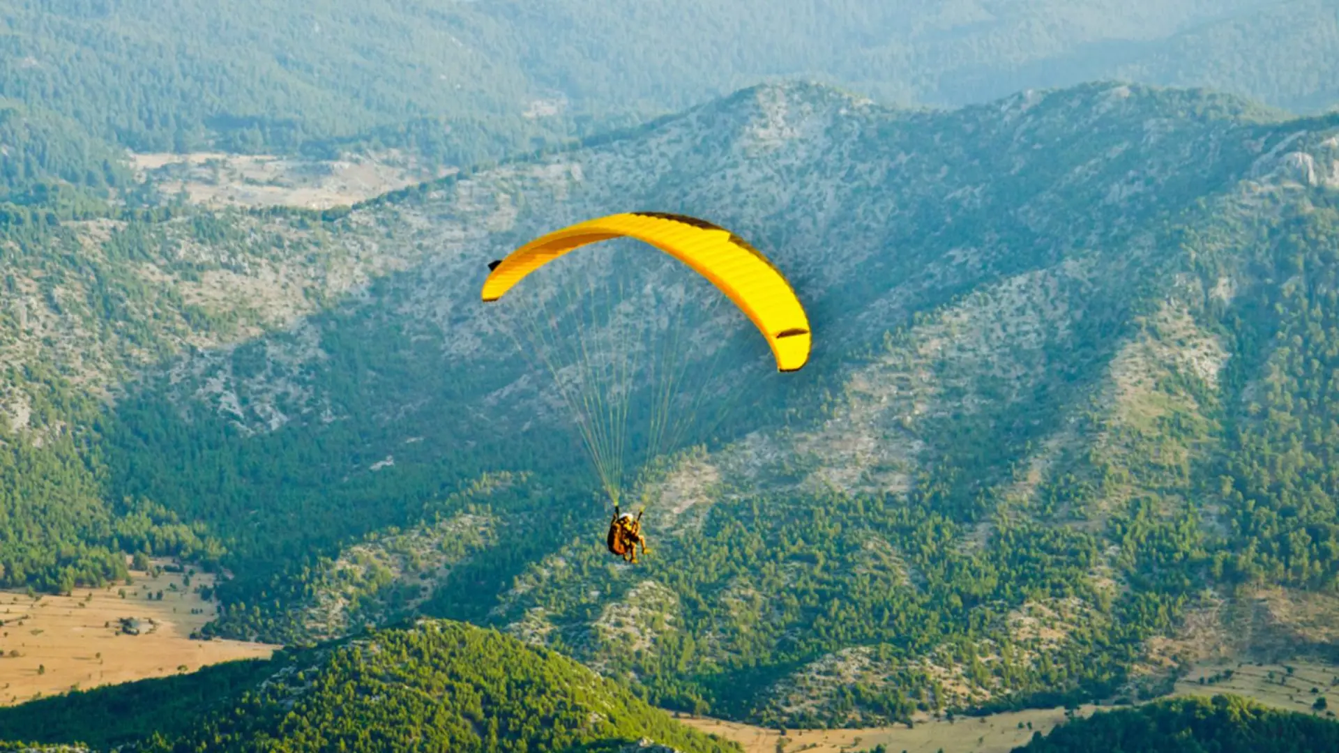 Paragliding Atlas Mountain Adventure: Soar Over Morocco’s Majestic Peaks